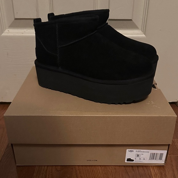 NIB Women’s UGG Ultra Mini Platform Black Boots Size 8 - Picture 1 of 8